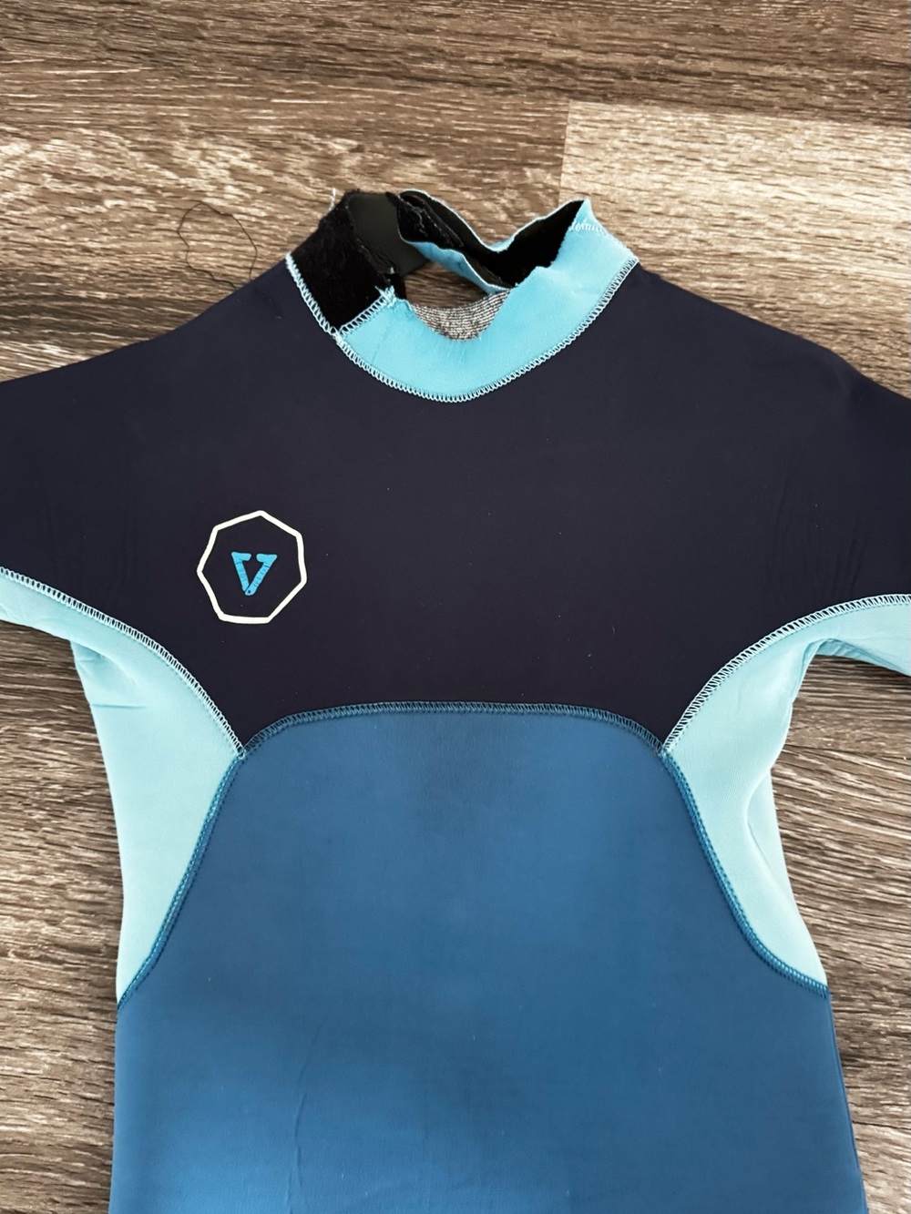 VISSLA Kids 7 Seas Full Wetsuit 3/2 in Navy and Light Blue